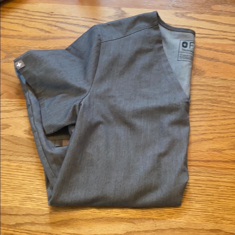 Figs scrub top casma two pocket top xxs